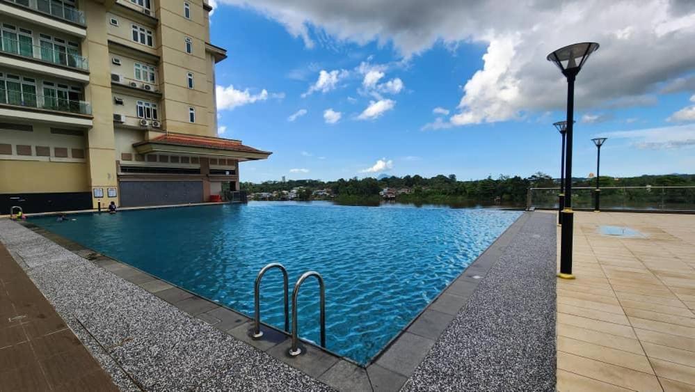 Cozy Comfort 01 - Riverine Diamond 4 Pax Apartment